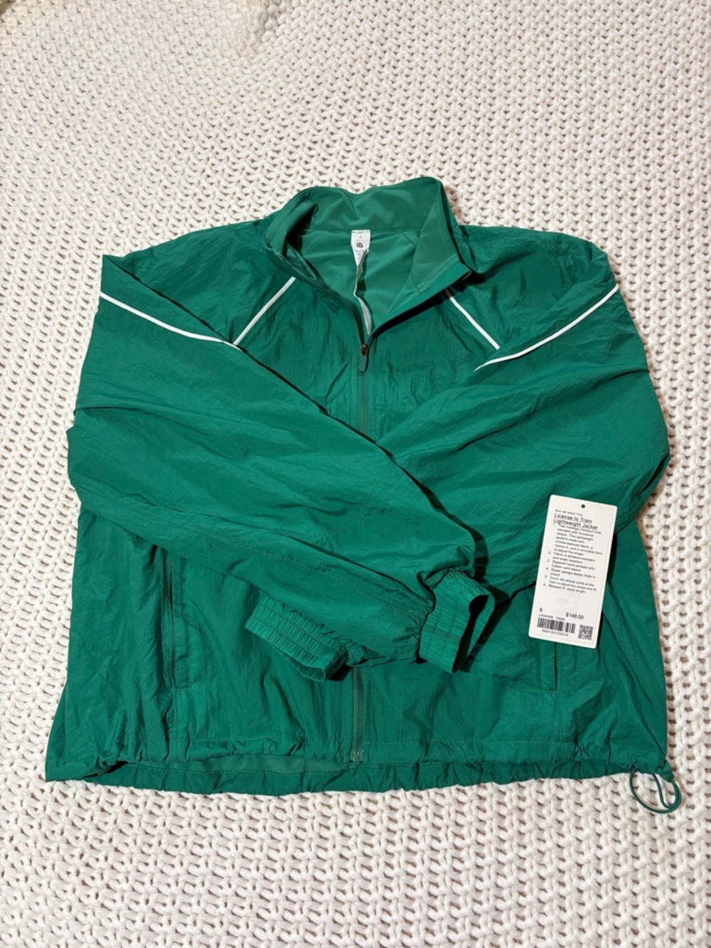 Lululemon license to train lightweight jacket in cascadia green size 6